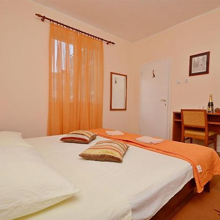 Apartment And Room Ivica 보디체 외부 사진