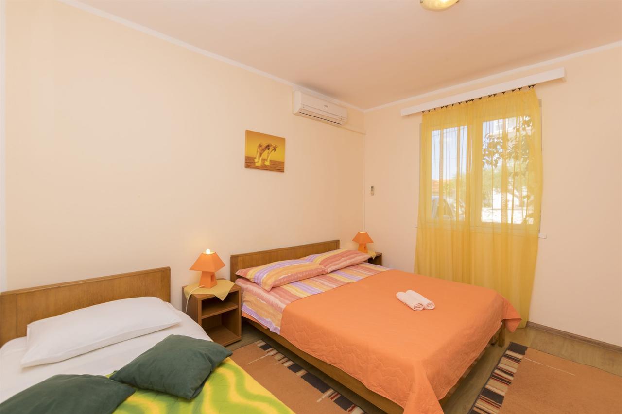 Apartment And Room Ivica 보디체 외부 사진